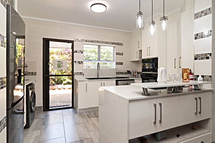 Seabreeze 10 Kitchen
